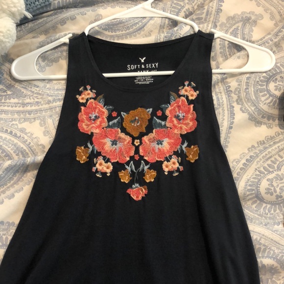 American Eagle flower embroidered tank top - Picture 3 of 3